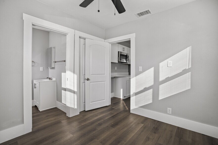 More Photos Of 1006 15th Ave NW, Largo Multifamily For Sale