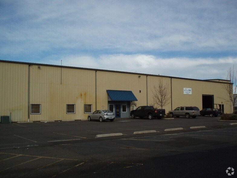 More Photos Of 20 Grimes St, Eugene Warehouse For Lease
