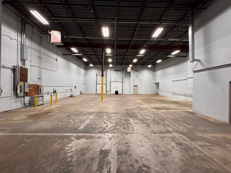 More Photos Of 16 International Dr, East Granby Warehouse For Lease