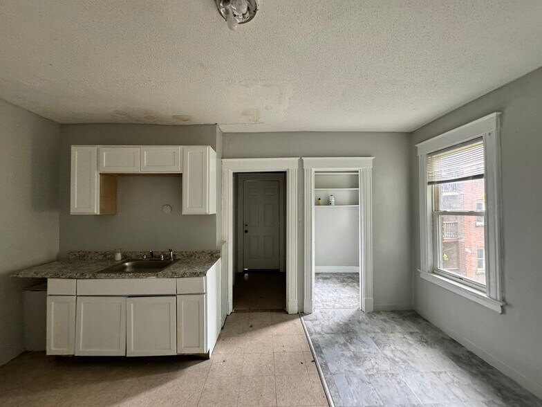 More Photos Of 14 Hillside Ave, Hartford Storefront Retail Residential For Sale