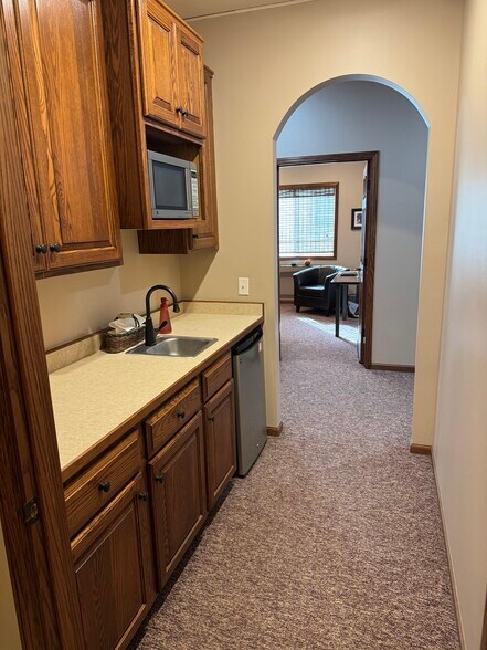 More Photos Of 558-572 Bavaria Ln S, Chaska Office For Sale