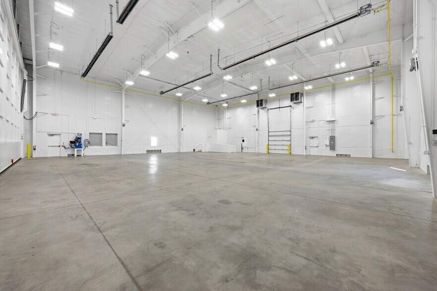 More Photos Of 453 Airport Rd, Greenville Airplane Hangar For Lease