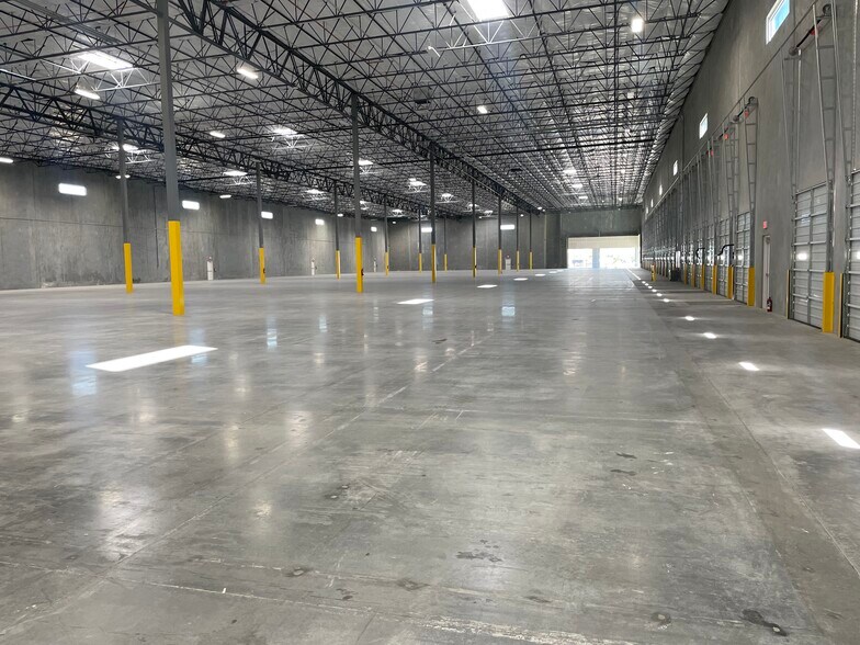 More Photos Of 3000 Lincoln Rd, Las Vegas Distribution For Lease
