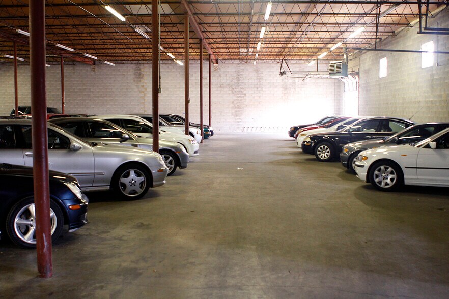 More Photos Of 2819 Blystone Ln, Dallas Distribution For Lease
