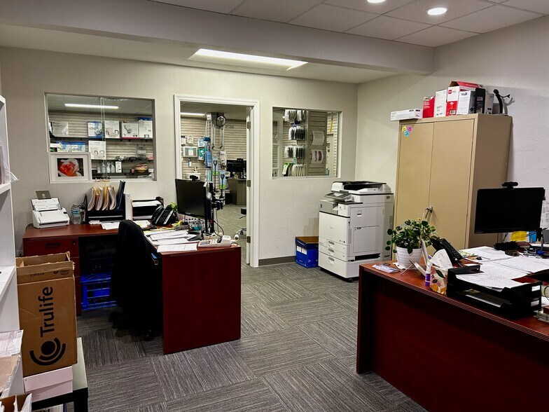 More Photos Of 1156 Jasper St, Largo General Retail For Sale