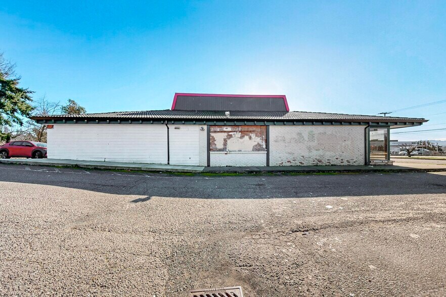 More Photos Of 3558 Wheaton Way, Bremerton Restaurant For Sale