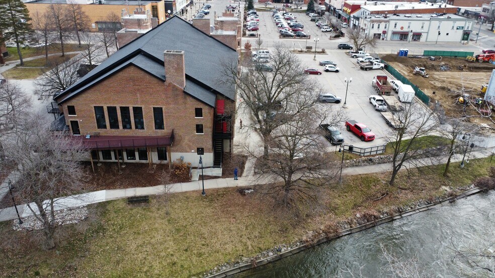 More Photos Of 215 N Water St, Owosso Office For Lease