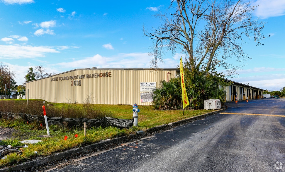 More Photos Of 3038 N John Young Pky, Orlando Warehouse For Lease