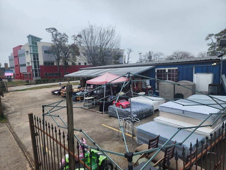 More Photos Of 2920 Broadway St, Houston Specialty For Sale