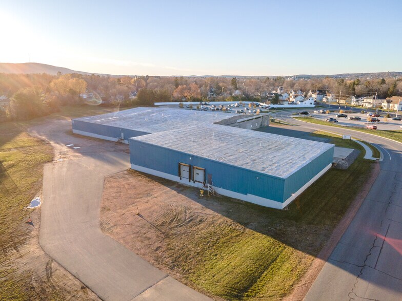 More Photos Of 1328 Curling Way, Wausau Manufacturing For Lease