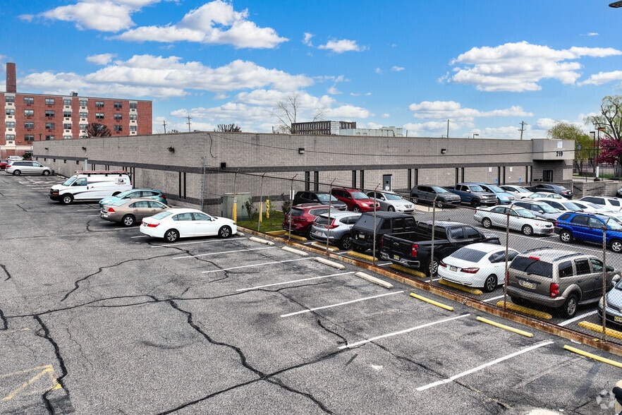 More Photos Of 219 E Lehigh Ave, Philadelphia Office For Sale