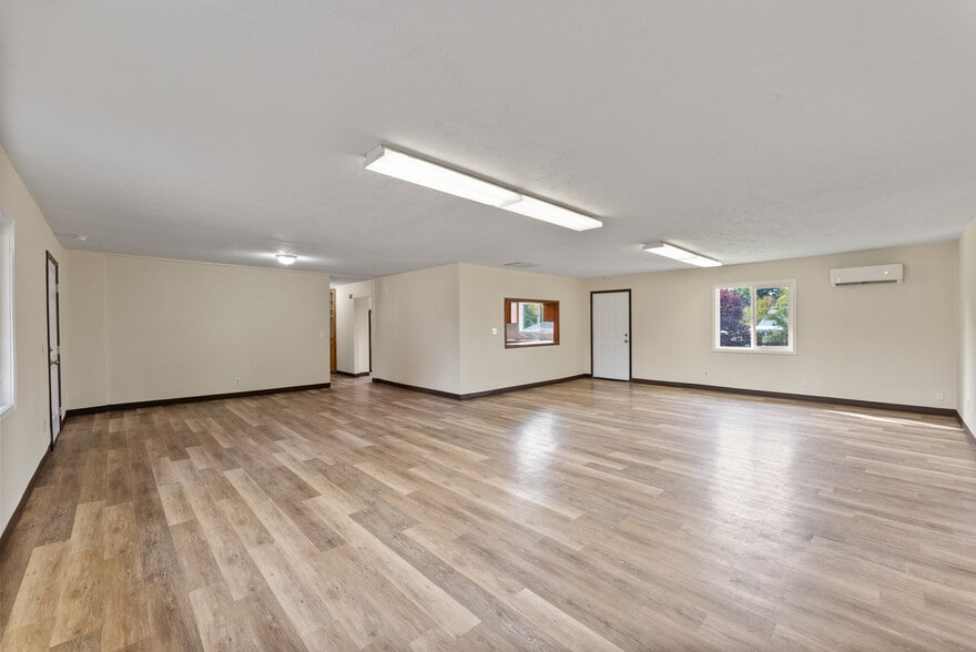 More Photos Of 132 NE Rifle Range St, Roseburg Apartments For Sale