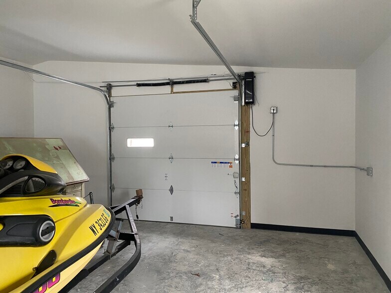 More Photos Of 137 Overlook Rd, Poughkeepsie Warehouse For Lease