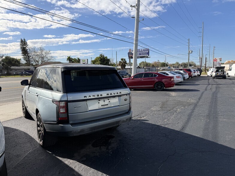 More Photos Of 5005 Edgewater Dr, Orlando Convenience Store For Sale