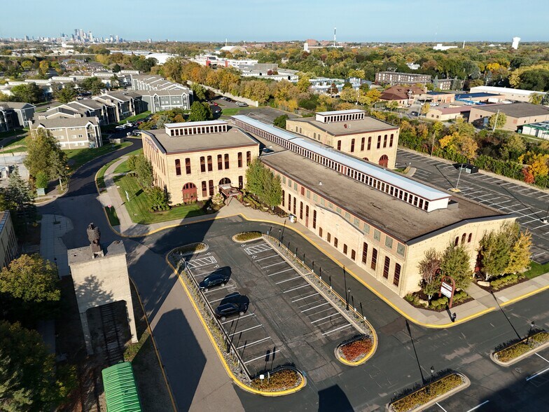 More Photos Of 1295 N Bandana Blvd, Saint Paul Office For Lease