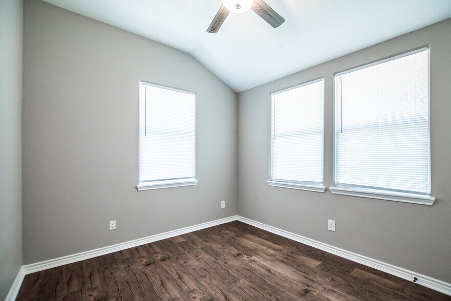 More Photos Of 101 W Water St, Victoria Apartments For Sale