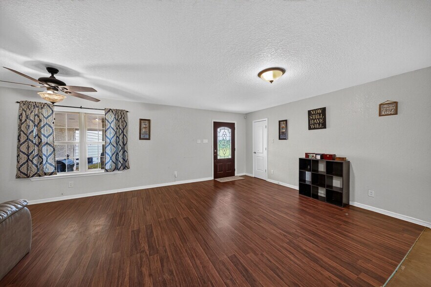More Photos Of 4044 W FM 476, Poteet Flex For Sale