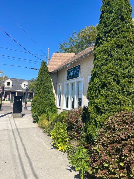 More Photos Of 617 Main St, Hyannis General Retail For Lease