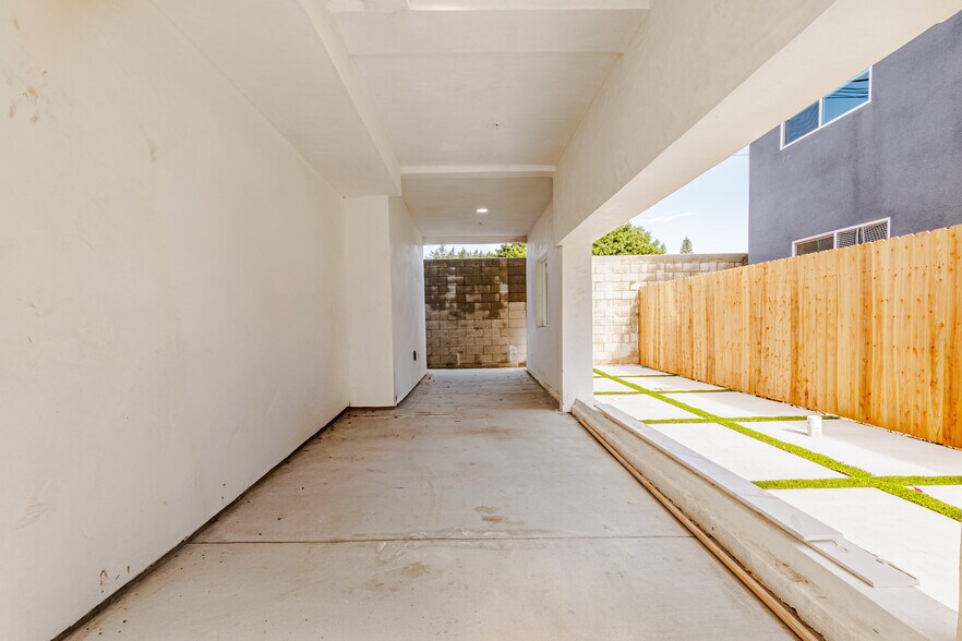 More Photos Of 5209 W 20th St, Los Angeles Multifamily For Sale
