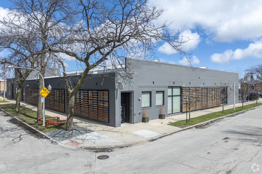 Primary Photo Of 2324 W Fulton St, Chicago Showroom For Sale