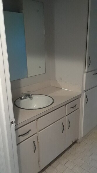 More Photos Of 323 S King Ave, Pine Mountain Apartments For Sale