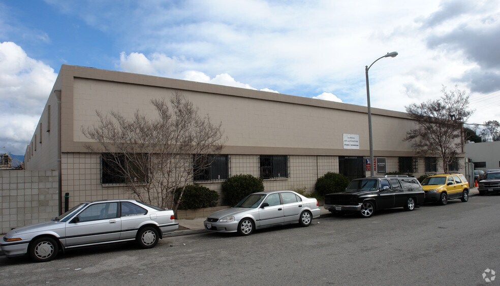 Primary Photo Of 8640 Tamarack Ave, Sun Valley Manufacturing For Lease