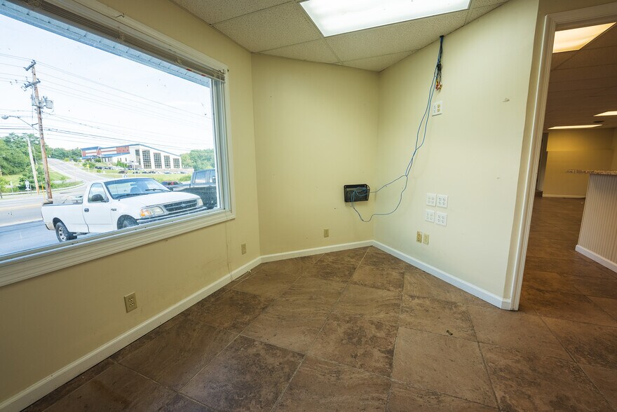 More Photos Of 690 N Franklin St, Christiansburg Office For Sale