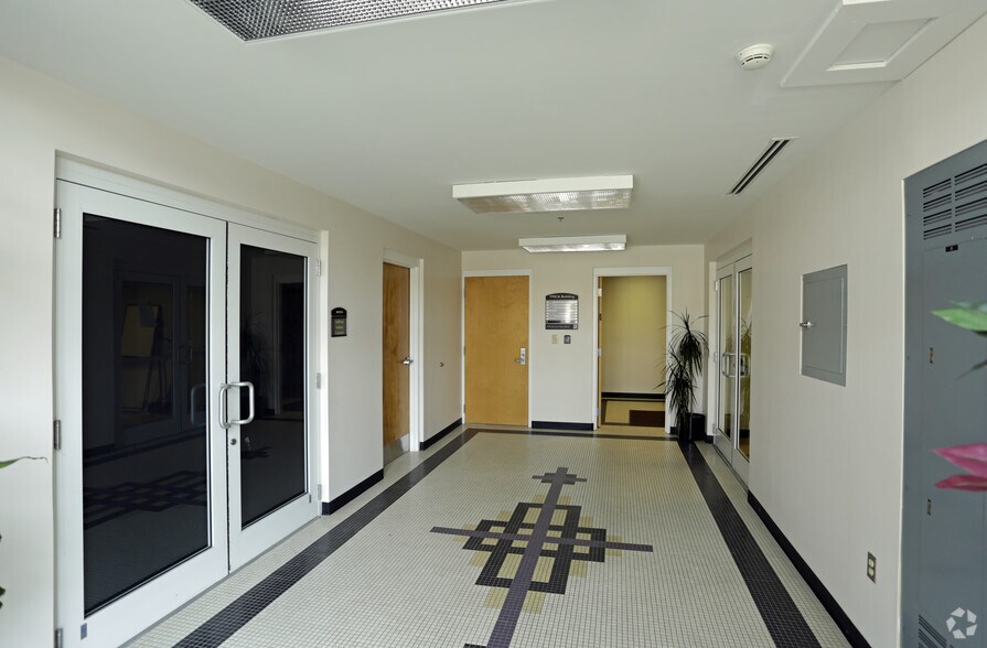 More Photos Of 2135 Ayrsley Town Blvd, Charlotte Freestanding For Lease