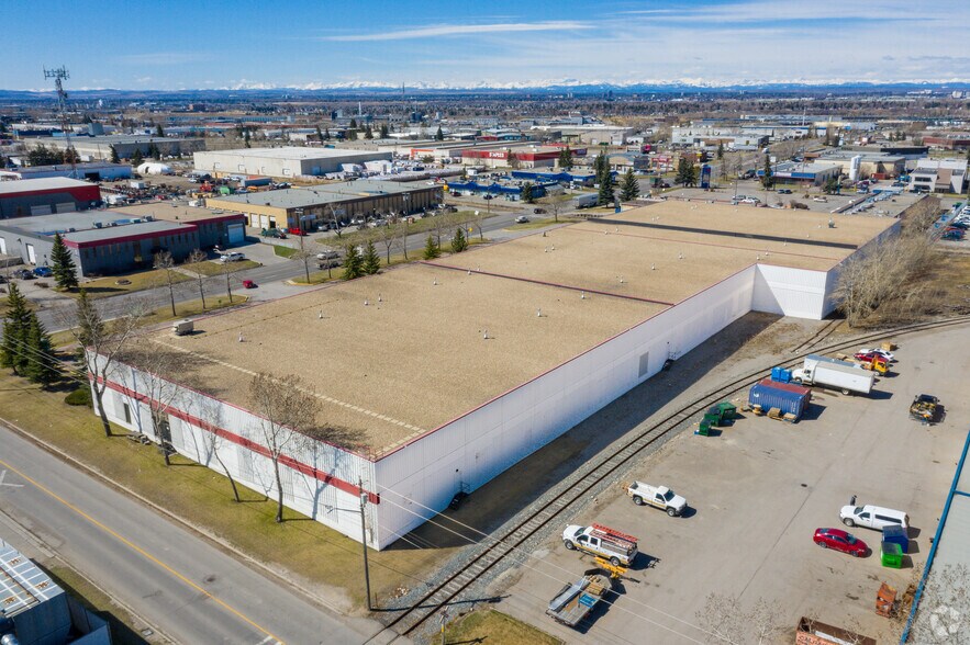 More Photos Of 3916 61st Ave SE, Calgary Distribution For Lease
