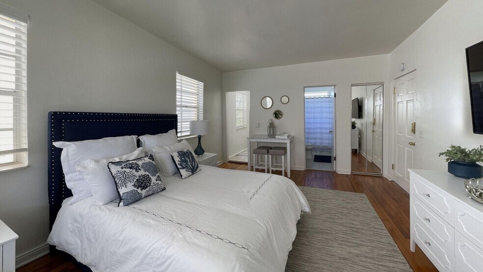 More Photos Of 172 N County Rd, Palm Beach Apartments For Sale