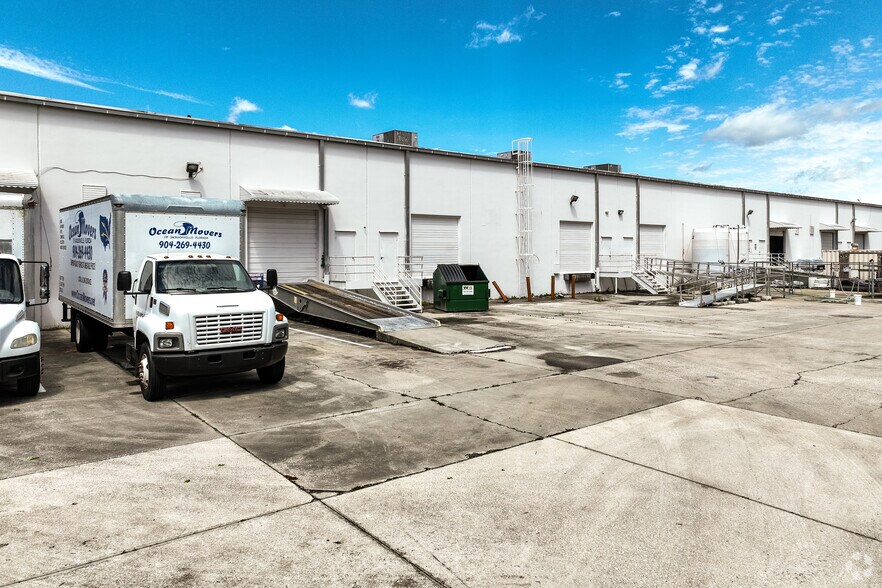 More Photos Of 6600 Youngerman Cir, Jacksonville Unknown For Lease