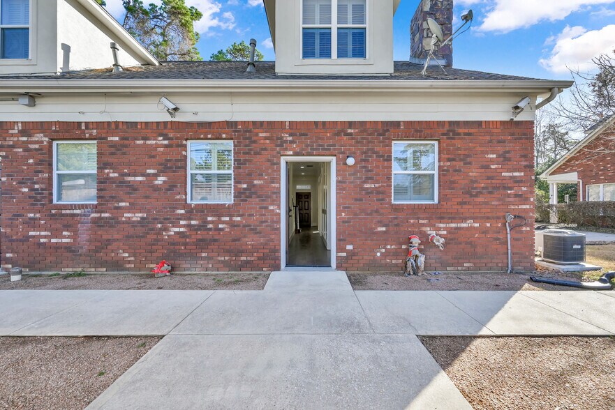 More Photos Of 7 Grogans Park Dr, Spring Office For Lease