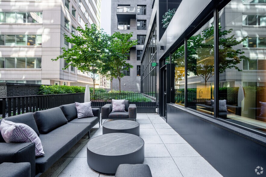 More Photos Of 1000 S Capitol St SE, Washington Apartments For Lease