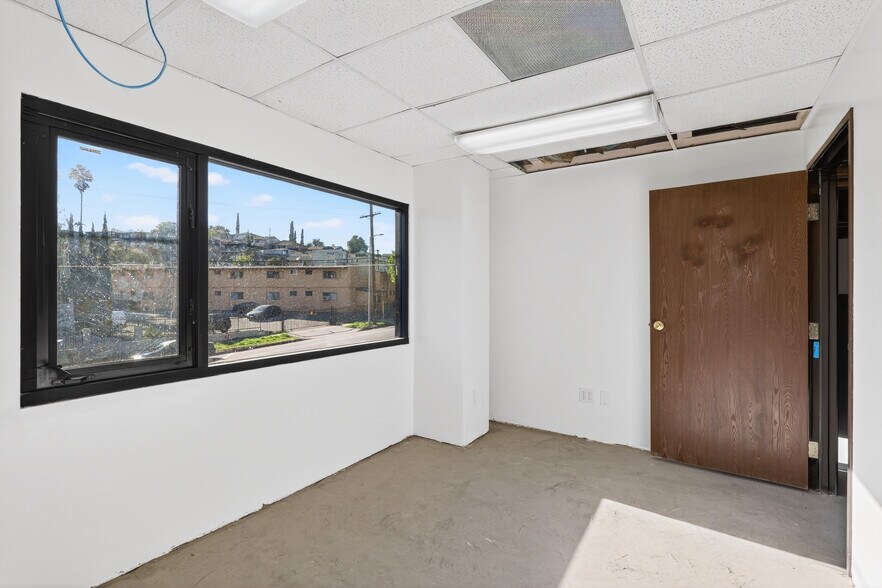 More Photos Of 5411 Valley Blvd, Los Angeles Warehouse For Lease