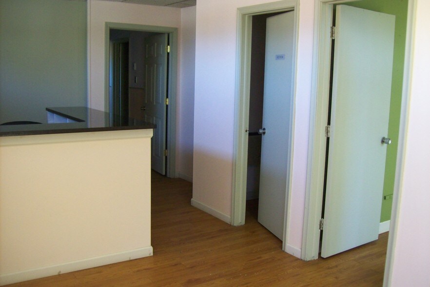 More Photos Of 23030 Mooney St, Farmington Medical For Lease