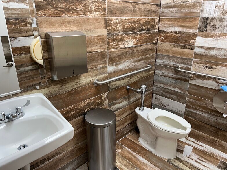 More Photos Of 25115 Gosling Rd, Spring Restaurant For Sale