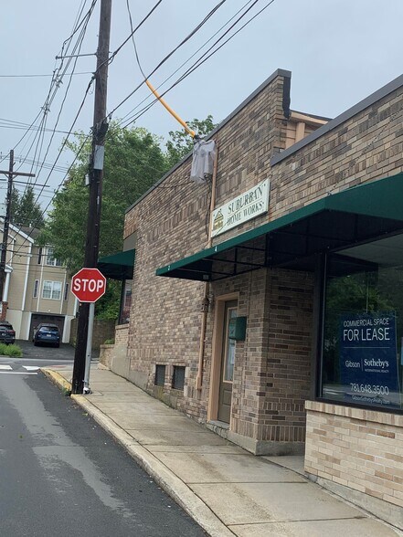 More Photos Of 4 Bow St, Lexington Storefront Retail Office For Lease