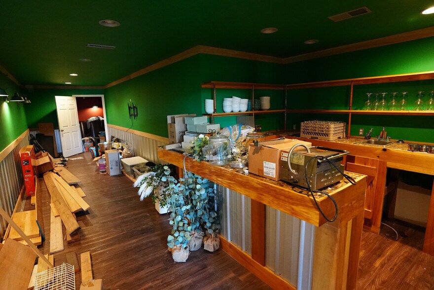 More Photos Of 101 Court Sq, Abbeville Restaurant For Sale