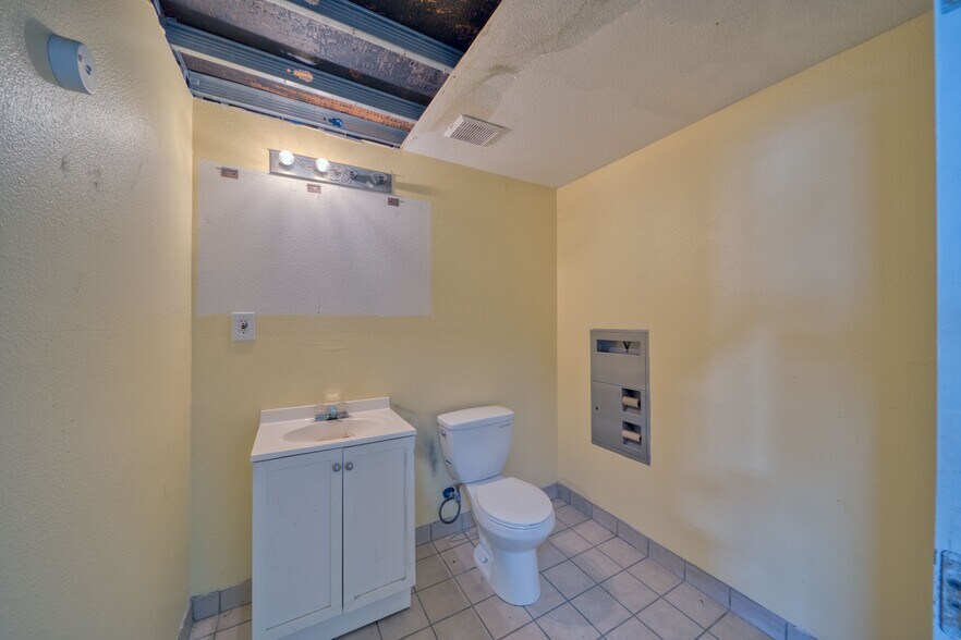 More Photos Of 800 Margaret St, Pahrump Manufacturing For Lease