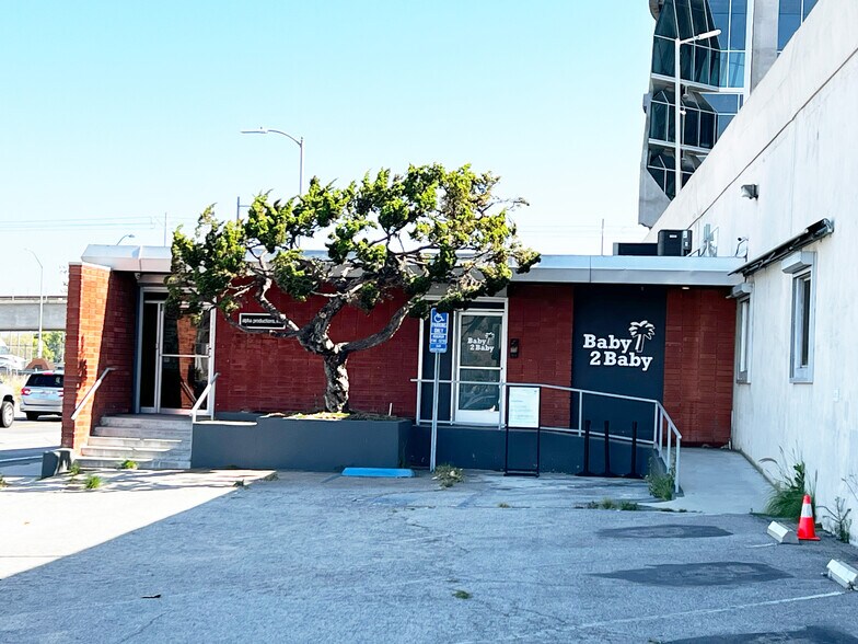 More Photos Of 5800-5830 W Jefferson Blvd, Los Angeles Flex For Lease