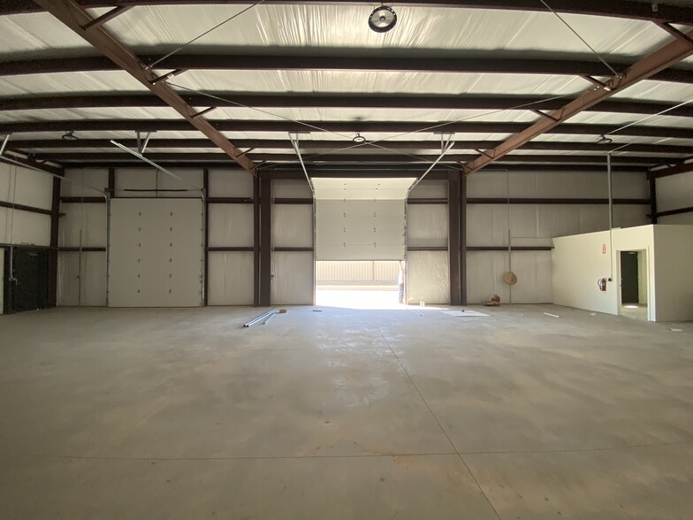 More Photos Of 8205 S Camino de Cafe, Tucson Industrial For Lease