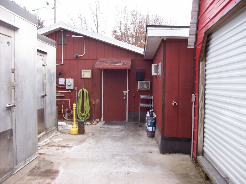 More Photos Of 330 County Road B, Montello Flex For Sale