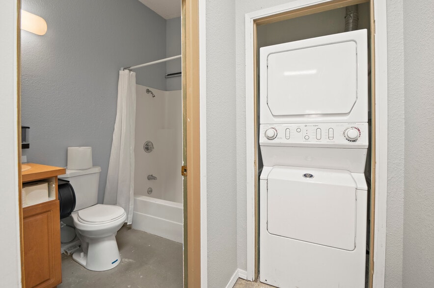 More Photos Of 2810 E Spencer Lake Rd, Shelton General Retail For Sale