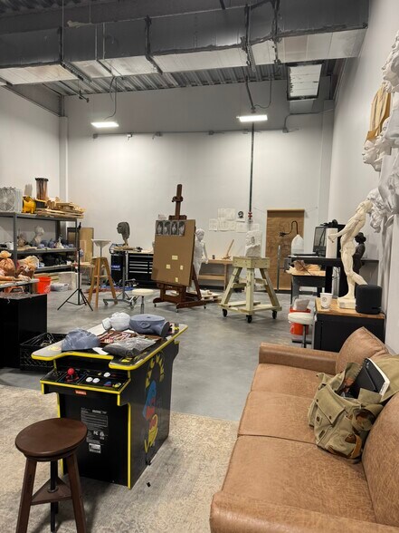 More Photos Of 4229 N FM 620 Hwy, Austin Showroom For Sale