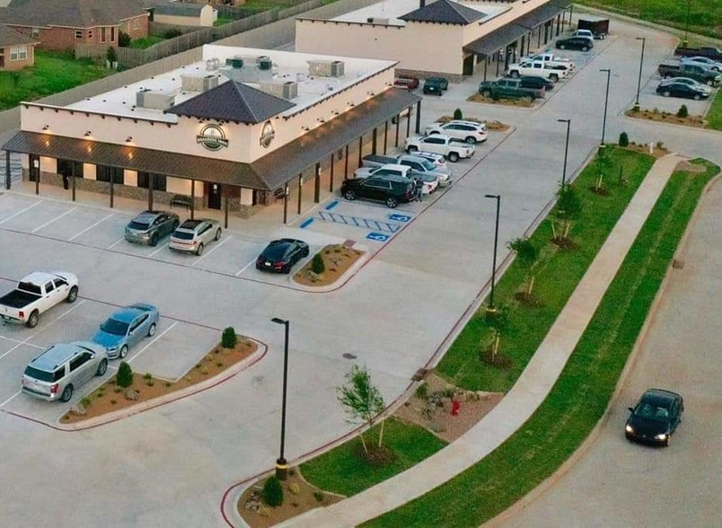 More Photos Of 1049 Vision Blvd, Shawnee General Retail For Lease