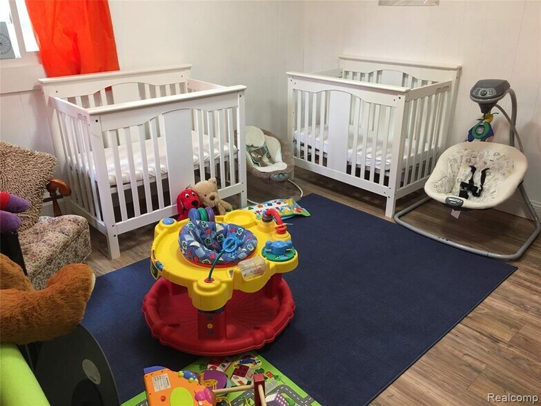 More Photos Of 4430 Elizabeth Lake Rd, Waterford Daycare Center For Sale