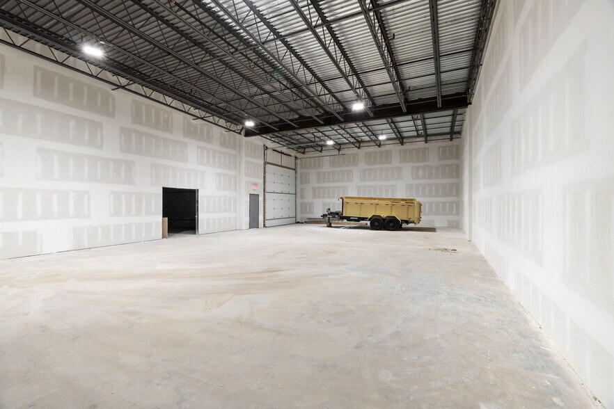 More Photos Of 209 South Ave, Staten Island Service For Lease