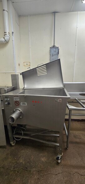 More Photos Of 418 E Washington St, Arma Storefront Retail Residential For Sale