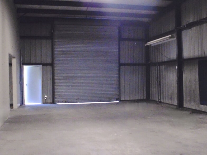 More Photos Of 4870 Six Oaks Dr, Tallahassee Warehouse For Lease