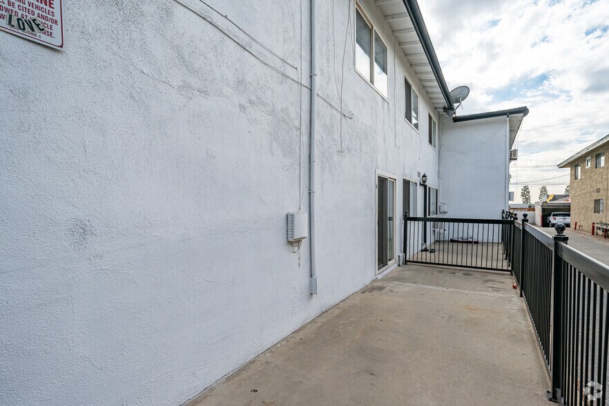 More Photos Of 1425 W Stoneridge Ct, Ontario Apartments For Sale